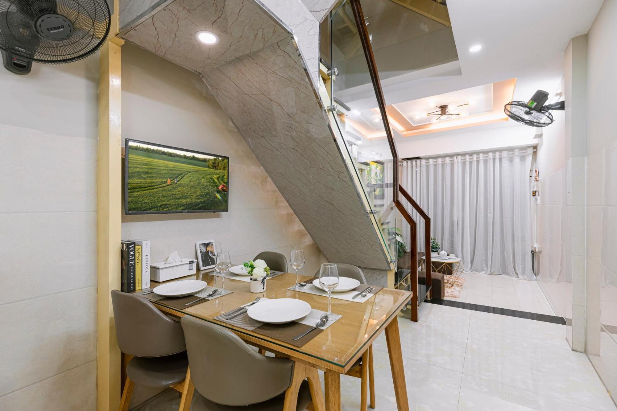 District 1 Hidden Studio Treasure * TP. Hồ Chí Minh